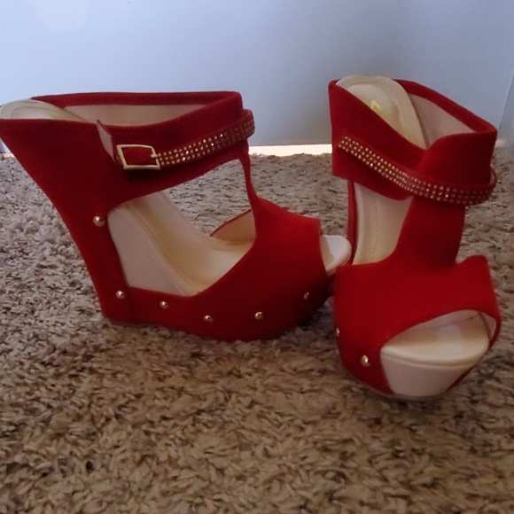 Sandles/brand new - Picture 2 of 2